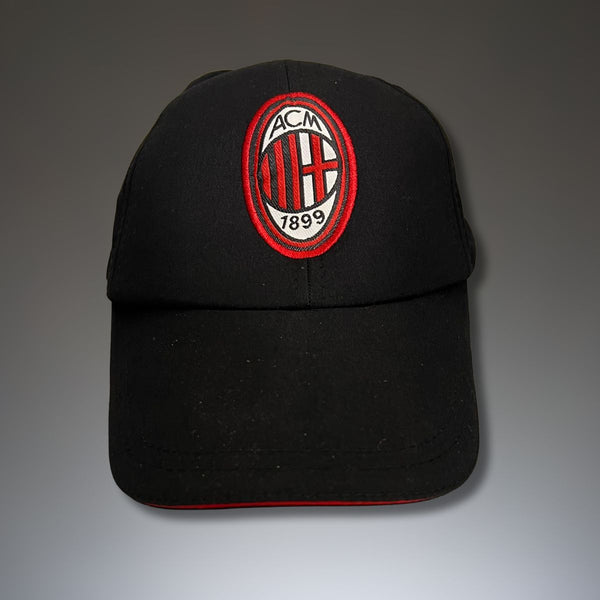 Kapa z grbom Milan, črna