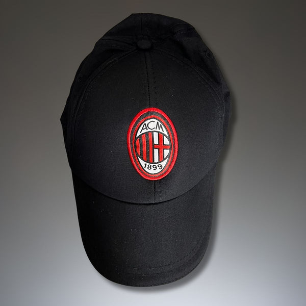 Kapa z grbom Milan, črna