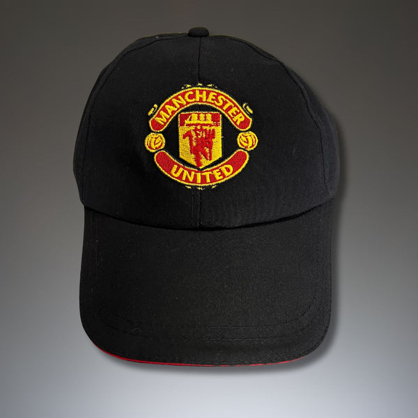 kapa z grbom Manchester United, črna