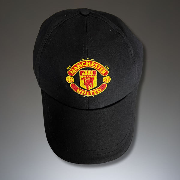 kapa z grbom Manchester United, črna